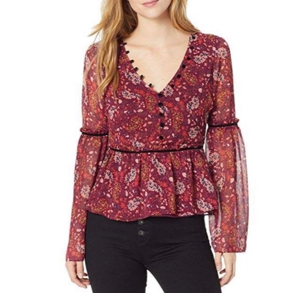 cupcakes & cashmere Tops - FINAL PRICE!! Cupcakes And Cashmere Top 4 Daphnie Laurel Ditsy